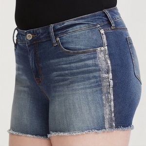 Torrid distressed denim jeans w/ silver stripes